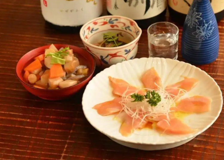 Aizu-Wakamatsu specialties: kozuyu, pickled herring, and the perfectly-paired sake chosen by the owner! (Image: LIVE JAPAN Article #a3000009)