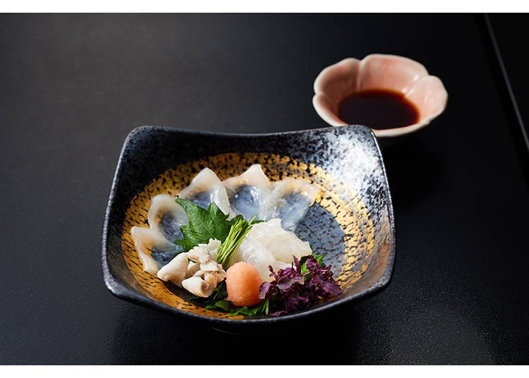 Fukutora, a special brand-name tiger fugu (pufferfish) promoted by Fukushima Prefecture, was combined with malted rice in this expertly crafted dish.