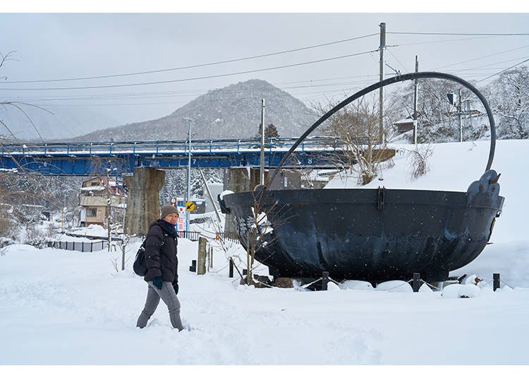 山寺駅のそばには「二代目 鍋太郎」がいます。でかい。