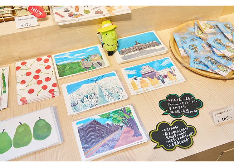 かわいい絵ハガキも人気だそうです。真ん中にいるのは「きてけろくん」。