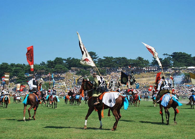 The Soma Nomaoi Festival offers a rare chance to see this historic samurai armor in action during spectacular parades and displays of horsemanship. (japan007 / PIXTA)