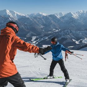 Yuzawa Ski Resorts Chinese & English Ski/Snowboard Private Lesson
Photo: (Klook)