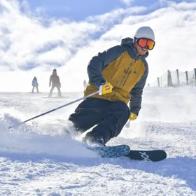 Book a hot spring hotel near GALA Yuzawa perfect for skiing and snowboarding (Booking.com)
Photo: (©SURF&SNOW)