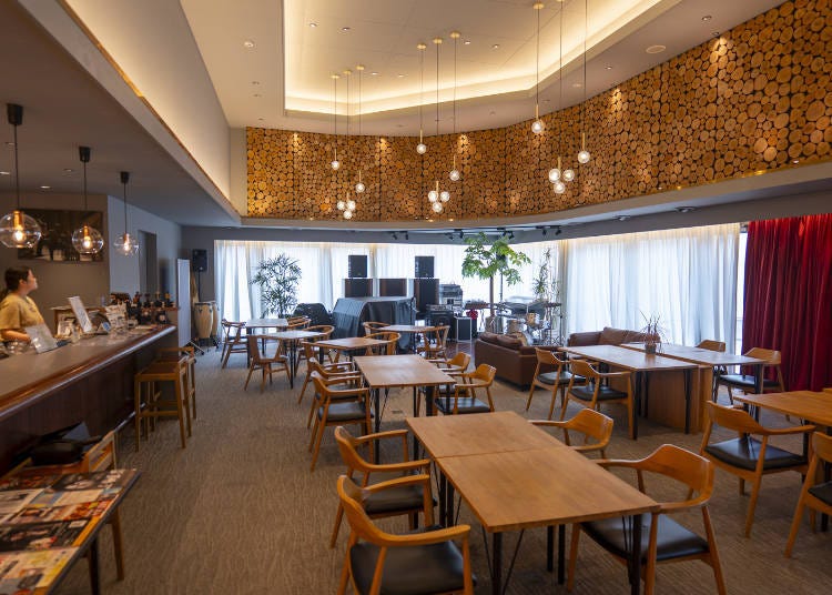Cafe Bar West 38