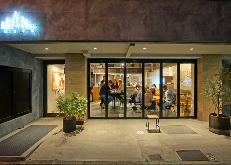 2. Nếu bạn muốn nghỉ ngơi tại Shinjuku, đây là lựa chọn cho bạn!「IMANO TOKYO HOSTEL Café & Bar」- Nơi tổ chức các sự kiện giao lưu đa dạng giữa các khách trọ với nhau