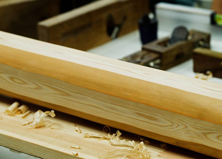 “Menkawa-bashira” chỉ cột trụ để nguyên ở 4 góc dùng làm cột trụ phòng trà, được ưa chuộng do để lại ấn tượng mềm mại đong đầy.