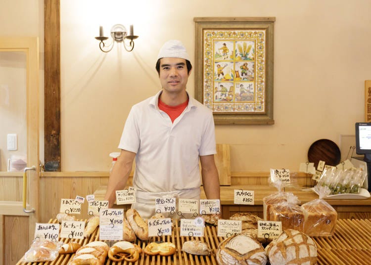 Mr. Hidaka and his range of German breads