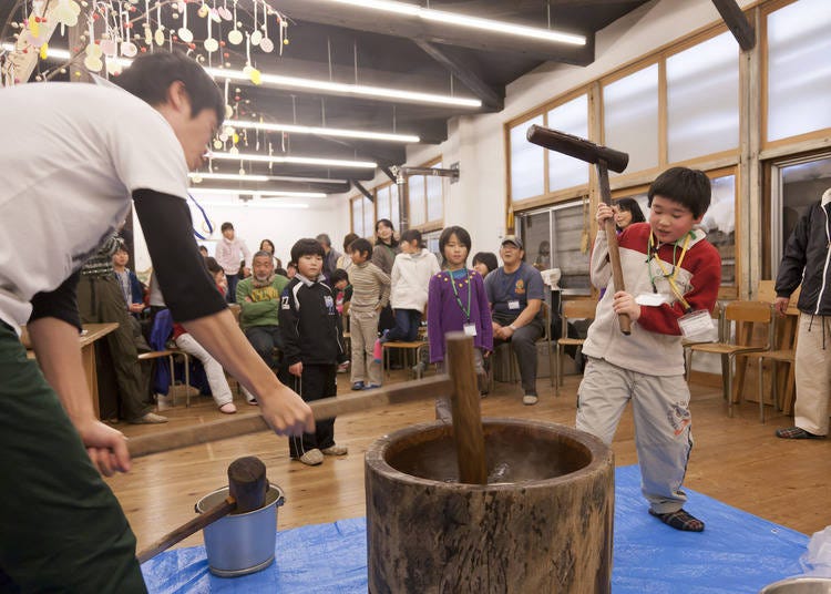 Community-based mochi-making at Sansho House