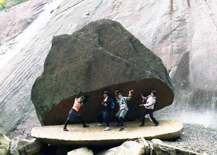 Visitors strike a pose at Pakkun Iwa