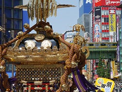 Early to mid-May: Kanda Festival