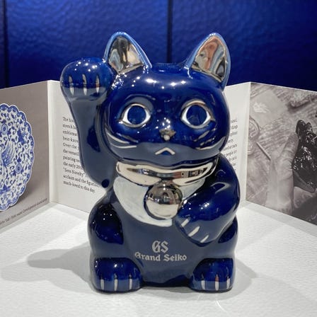 For overseas customers, if you purchase a Grand Seiko watch, you will receive a Grand Seiko original beckoning cat as a gift!