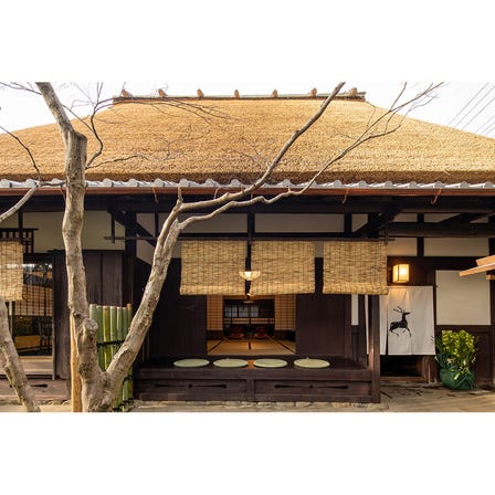 Accommodation of a single building (main house, tea ceremony room, and annex)