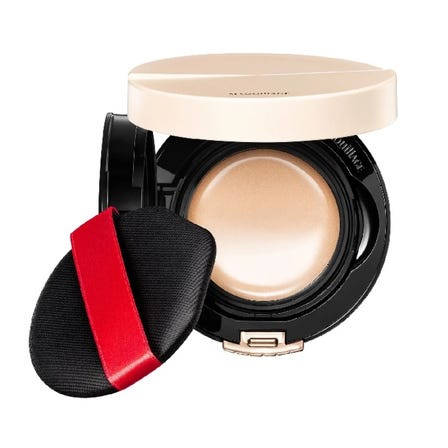 A new cushion foundation that is a completely solidified serum liquid foundation.
The jelly film evenly covers the skin and adheres tightly to the skin, ensuring that it does not fall off over time.