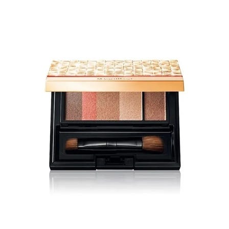 With 4 effects: 3D fiber, impression changing color, deep carving powder, and eyebrow tail cleansing powder, any eyebrow can be finished with a soft, three-dimensional, and beautiful eyebrow.