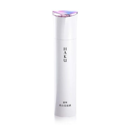 Thorough research into the damage conditions unique to the skin that causes age spots.
Two active whitening ingredients that reach deep into the skin suppress melanin production and prevent age spots and freckles.