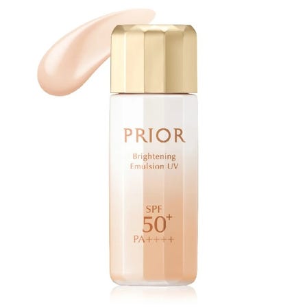 Highly moisturizing whitening emulsion. See-through cover.
I use this after my lotion in the morning. Evenly covers signs of aging, protects your skin from UV rays, and keeps it moisturized.