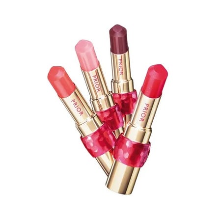 Just apply it quickly to adult lips that are concerned about dryness and vertical wrinkles.
A highly functional lip product that provides moisturizing, lipstick base, UV protection, gloss, vertical wrinkle coverage, and dullness coverage in one product.