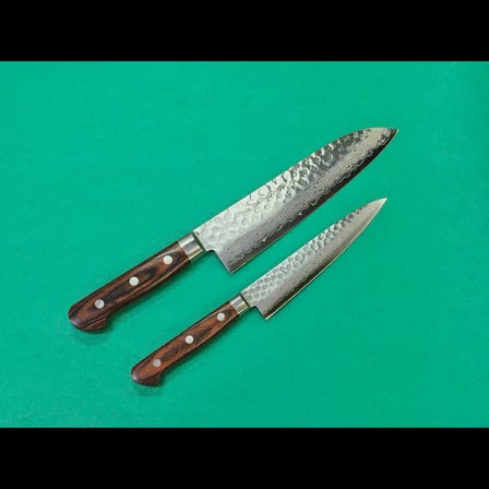 A set of 2 knives Damascus VG10  stainless steel<br />
-Sanriku knife 18cm,Petty knife 14cm-<br />
※limited amount