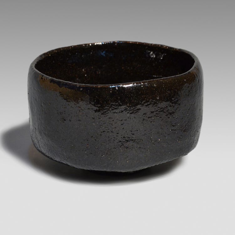 424『縣分波絵 黒楽茶碗 共箱』　/骨董品 古美術 古玩 アンティーク 加納白鴎「古霊」手捻黒茶碗 共箱 P564｜骨董店 のびる 古美術