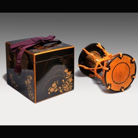 A set of box and small hand drum with flower arabesque design drawn by gold lacquer (comes with a box with gold-lacquered autumn flowers and lavish silver clasps)