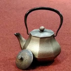 茶壺（窯變黑釉金彩模樣 /清水燒陶器）