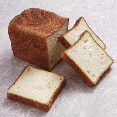 [隔週週六] 京都祗園 BORONIYA<br />
西武食堂服務台旁。<br />
<br />
這種高級麵包從準備到烘焙均由工匠手工製作，使用了獨創的優質麵粉和精心挑選的配料。表面酥脆。而內部則濕潤香甜。<br />
<br />
丹麥原味麵包（1.5 磅/1 條）<br />
<br />
由於數量有限，如果缺貨，請見諒。<br />
照片僅供參考。