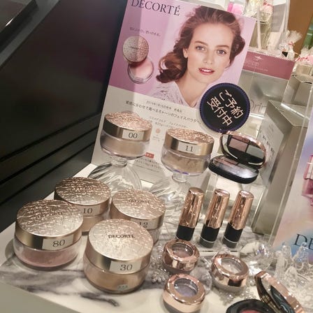 Popular decollete new product Face powder
Fluffy on your skin, you can choose according to the texture you want
6 Tone Face Powder

Shiseido, KANEBO, KOSE, SK - Ⅱ, ALBION,
We have many other popular domestic brand cosmetics
I am 8% exempt from tax