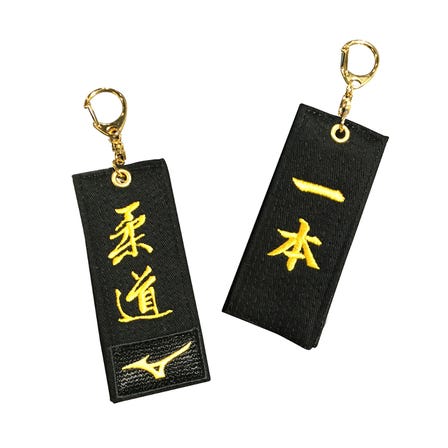 JUDO BELT KEYCHAIN
Judo belt-style keychain with embroidery

#mizuno #judo #key_chain #souvenir