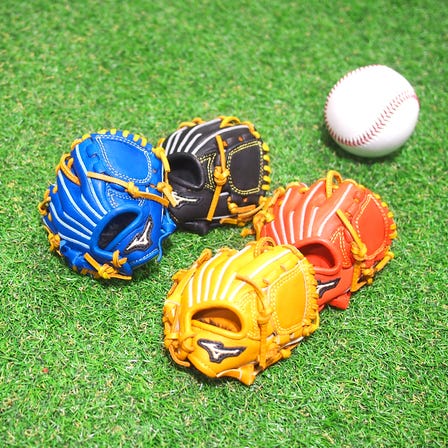 ストラップ付きミニチュアグラブ
牛革で作られたミニチュア野球グラブに新モデル登場！
左投げ用グラブやキャッチャーミット・ファーストミットまでラインナップに加わりました。

#mizuno #baseball #miniature_glove #souvenir
