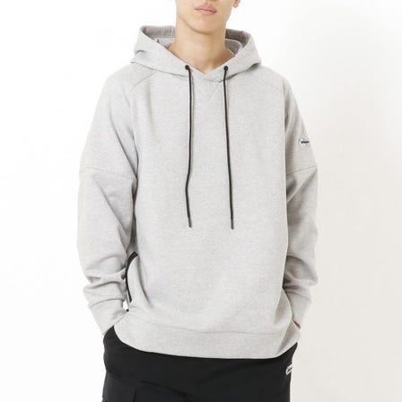 HOODED SWEATSHIRT
A sweatshirt collection that is easy to use casually with details such as silhouettes and patches in a sporty impression.

#mizuno #sweatshirt #foodie #unisex