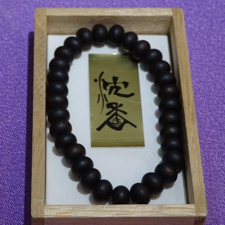 Made from Indonesian Agarwood
Mikandama (elliptic bead) Beaded Bracelet (straight type)