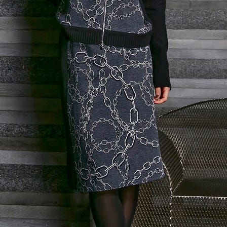 Jewelry chain pattern x knit skirt