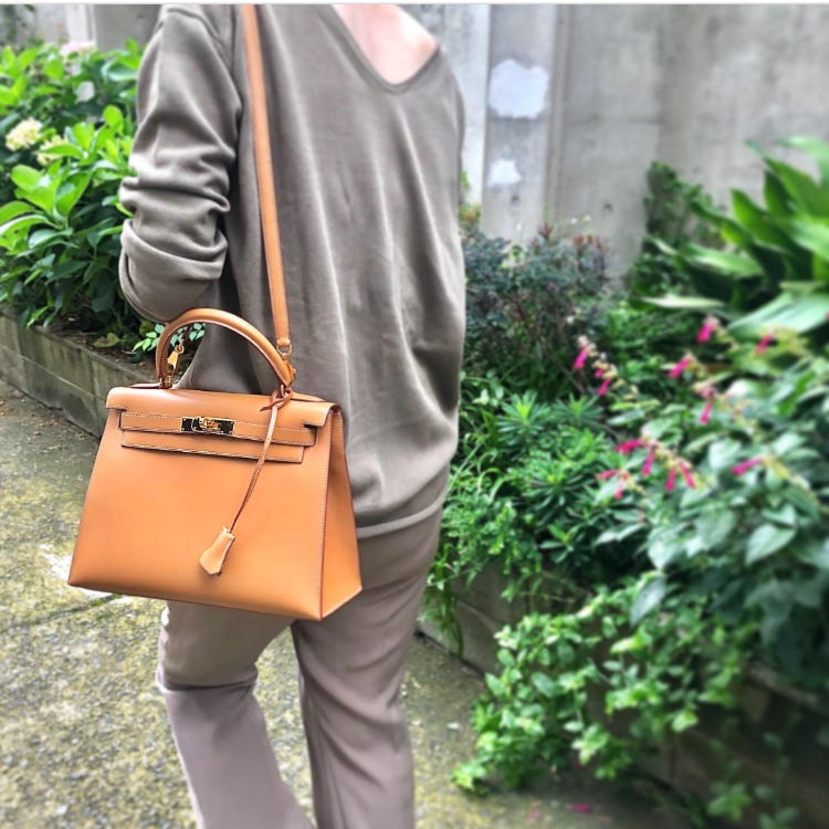 Hermès Boutique in ♡ of Tokyo on Instagram: “New In! 🤩 Gorgeous Vintage  Kelly 32 Retourne in Gold Courchevel leather with Gold hardware. 😍 A  timeless Gold Kel…