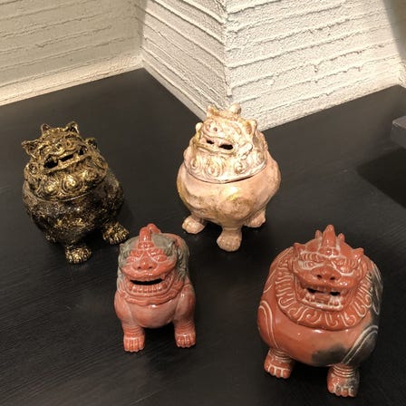 Shi-Shi Incense burner<br />
Shi-Shi (獅子)is the imaginary animal and the imagination comes from lion. We think Shi- Shi protects us from evil and allocate Shi-Shi at the entrance of many shrines.We hope this "Incense burner of Shi-Shi" will protect you/your