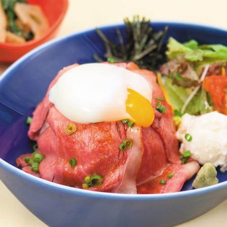 【Chawan】Grated yam and roast beef rice with side dishes that you can choose