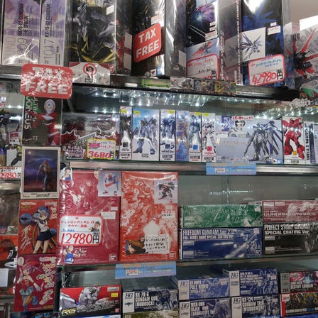 Gundam-related items, including plastic Gundam models<br />
We have a wide range of products, such as Metalbuild mobile figures and assembling-type plastic Gundam models.