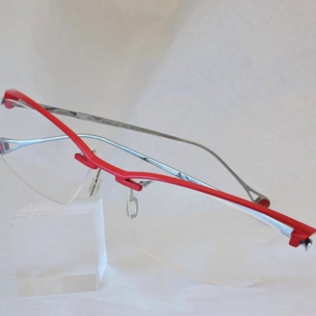 ケンオクヤマアイズ。カーデザイナーによる眼鏡プロダクトデザイン。日本製フレーム。