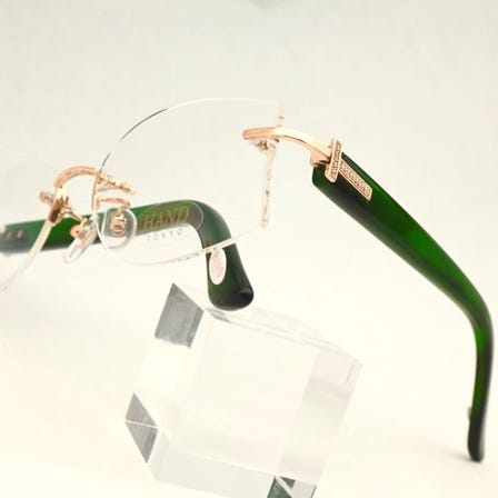 HAND。18K金和玳瑁的眼镜。是东京的匠人制作的。