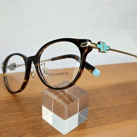 이것은 티파니 안경테입니다. 또한 티파니 선글라스도 판매하고 있습니다.

# eyewear shop
# eyeglasses shop
# glasses shop
# eyeglass