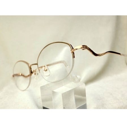 inon.It's an 18-carat eyeglass frame.<br />
<br />
<br />
# eyewear shop<br />
# eyeglasses shop<br />
# glasses shop<br />
# eyeglass