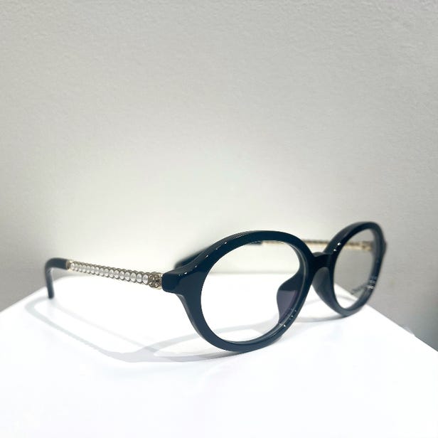 香奈儿特集
◎时间：4月22日（水）－5月12日（火）
◎地点：７楼眼镜沙龙
香奈儿特集4月22日（水）－5月12日（火）
活动期间新款太阳镜，眼镜多数到货，
欢迎前来评鉴。