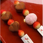 Koimikuji
Strawberry Daifuku skewers and sponge cake skewers