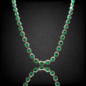 YUKIZAKI SELECT JEWELRY
其他

類型 項鏈
材質 PT900 PT850
石種(1) 祖母綠石 約 8.470ct
石種 (2) 鑽石, 約 6.060ct

查詢 貨品編號: J390813