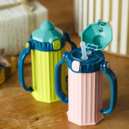 Straw Mug Circus - ONE -<br />
<br />
■It was born after many years of twists and turns receiving a lot of feedback from Betta baby bottle users.