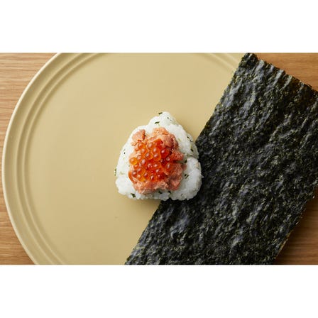 Gochisomusubi  Red salmon and roe rice ball