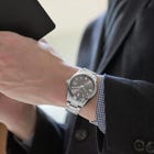 シチズンのスタンダードライン、「シチズンコレクション」から、
人気のメカニカルウォッチが入荷いたしました。
【NB1050-59H】

無反射コーティングのサファイアガラスが美しいこちらのモデル、ぜひ店頭にてお手に取ってご覧ください。

ご来店をスタッフ一同、心よりお待ちしております。