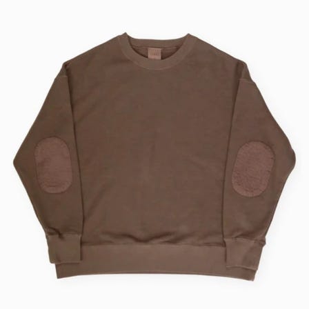 Original Sweat Elbow patch - Chocolate Brown

This crew neck sweatshirt features subtly accented sashiko elbow patches, offering a simple yet playful design.