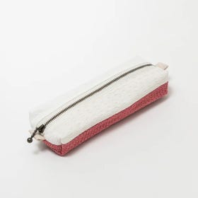 SASHIKO FABRIC Pen Case

This one-of-a-kind pen case is made of pop two-tone fabric with sashiko stitching.