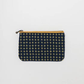 SASHIKO FABRIC wallet

A wallet featuring sashiko stitching, each with a different expression.We are particular about its compact size that fits in your hip pocket.