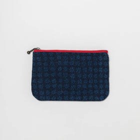 SASHIKO FABRIC wallet

A wallet featuring sashiko stitching, each with a different expression.We are particular about its compact size that fits in your hip pocket.
